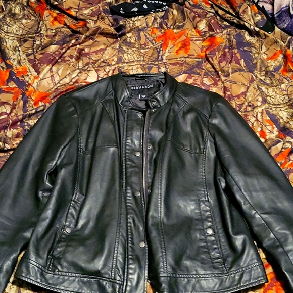Womans Bernardo Leather Jacket Large - Picture 1 of 2